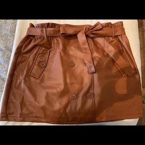 FOREVER 21 + Brown pleather skirt (Never worn!)